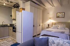 Maison - H Guest House