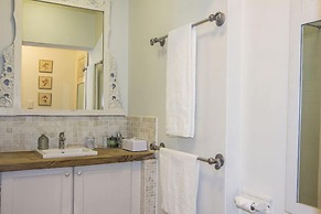 Maison - H Guest House