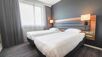 X Hotel