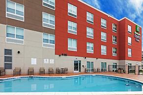 Holiday Inn Express & Suites Tulsa South - Woodland Hills, an IHG Hote
