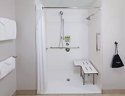 Holiday Inn Express & Suites Tulsa South - Woodland Hills by IHG