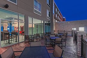 Holiday Inn Express & Suites Tulsa South - Woodland Hills by IHG