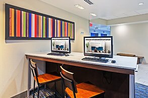 Holiday Inn Express & Suites Tulsa South - Woodland Hills by IHG