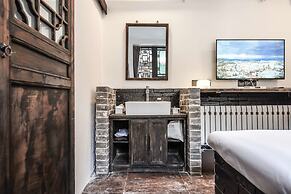 Elsewhere Hotel The former residence of the draft bank