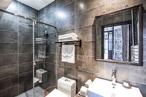 Elsewhere Hotel The former residence of the draft bank