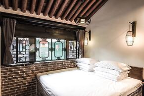 Elsewhere Hotel The former residence of the draft bank