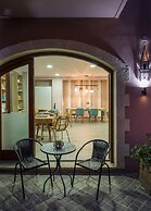 Minaret Suites & Apartments