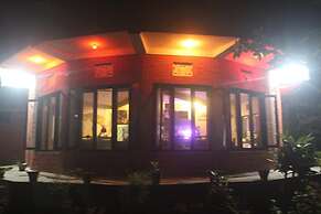 Safari Wildlife Lodge & Camp