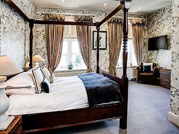 Shireburn Arms Hotel