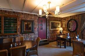 Shireburn Arms Hotel