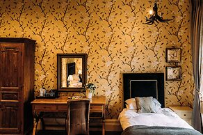 Shireburn Arms Hotel