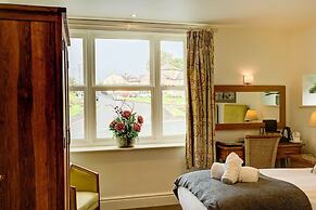 Shireburn Arms Hotel