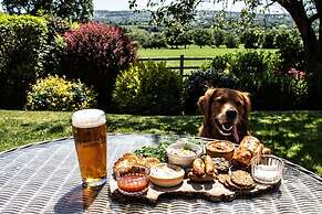 Shireburn Arms Hotel