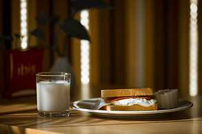 ibis Luoyang Train Station