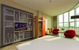 ibis Luoyang Train Station