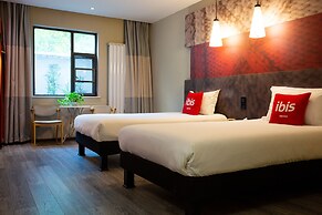 ibis Luoyang Train Station