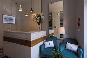 Riverside Aparthotel