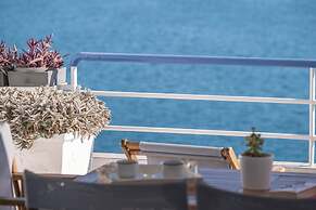 Meli Apartments & Villas