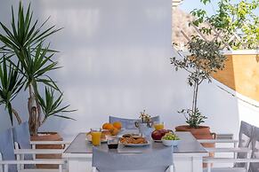 Meli Apartments & Villas