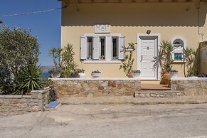 Meli Apartments & Villas