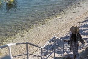 Meli Apartments & Villas