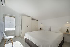 Meli Apartments & Villas