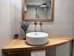 Meli Apartments & Villas