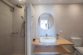 Meli Apartments & Villas