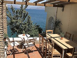 Meli Apartments & Villas