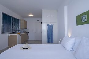 Meli Apartments & Villas