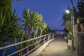 Meli Apartments & Villas