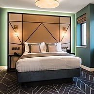 Seven Hotel
