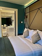 Seven Hotel