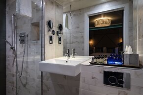 Seven Hotel
