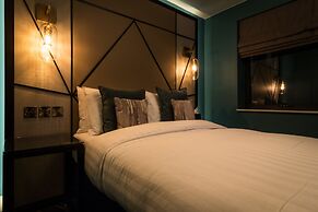 Seven Hotel
