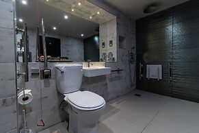 Seven Hotel
