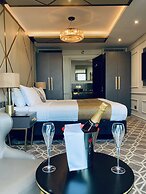 Seven Hotel