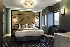 Seven Hotel