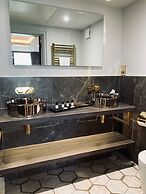 Seven Hotel