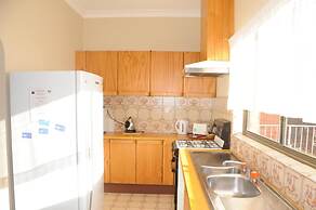 Snow Gate Motel and Apartments