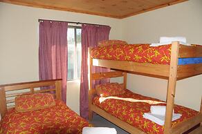 Snow Gate Motel and Apartments