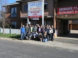 Snow Gate Motel and Apartments