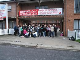 Snow Gate Motel and Apartments