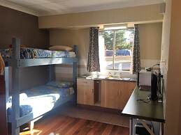 Snow Gate Motel and Apartments