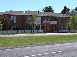 Snow Gate Motel and Apartments