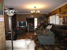 Snow Gate Motel and Apartments