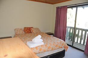 Snow Gate Motel and Apartments