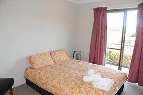 Snow Gate Motel and Apartments