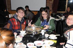 Snow Gate Motel and Apartments