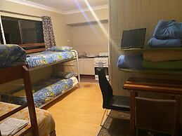 Snow Gate Motel and Apartments